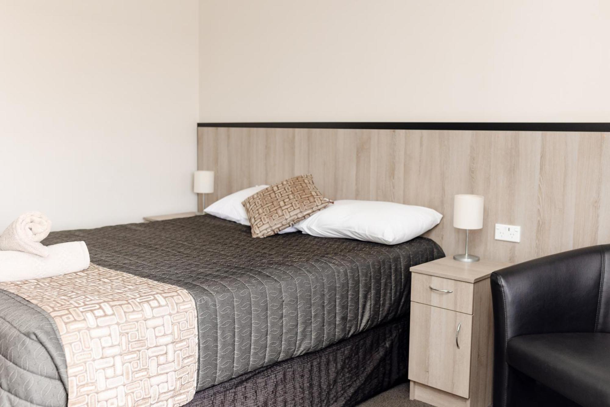 Starline Motor Inn Miles Экстерьер фото