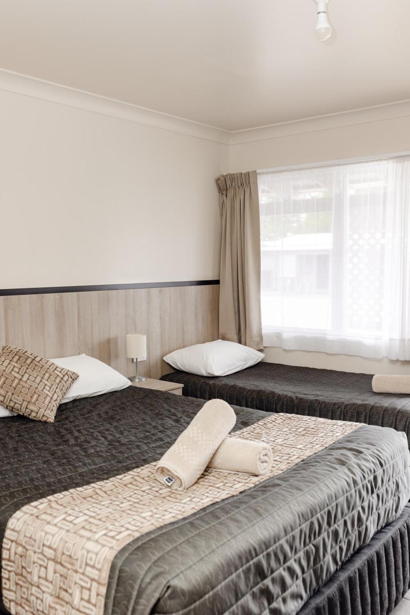 Starline Motor Inn Miles Экстерьер фото