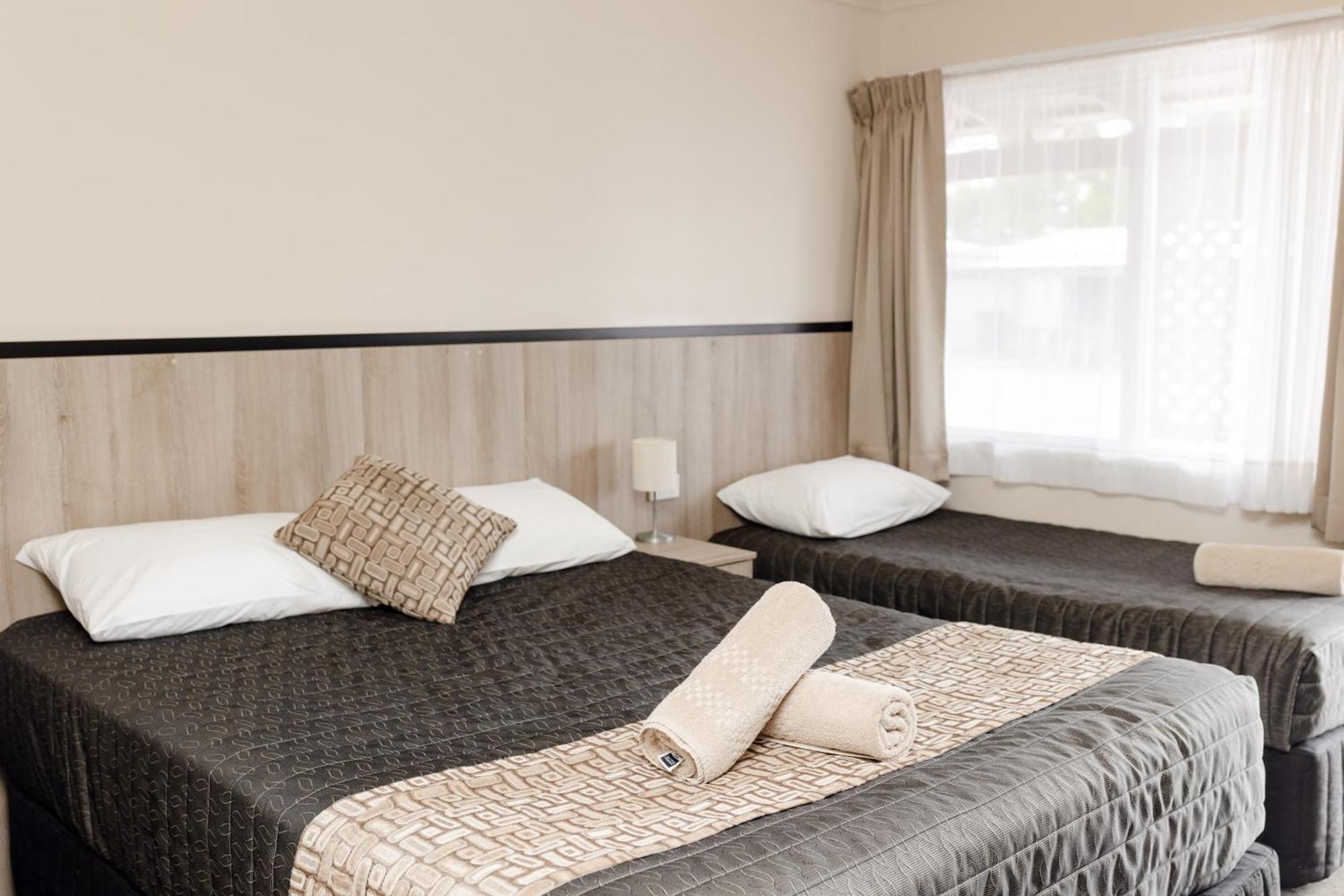 Starline Motor Inn Miles Экстерьер фото